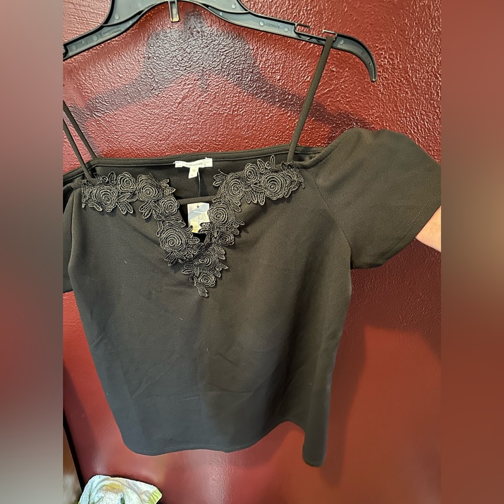 NWT off the shoulder L Maurice’s blouse black